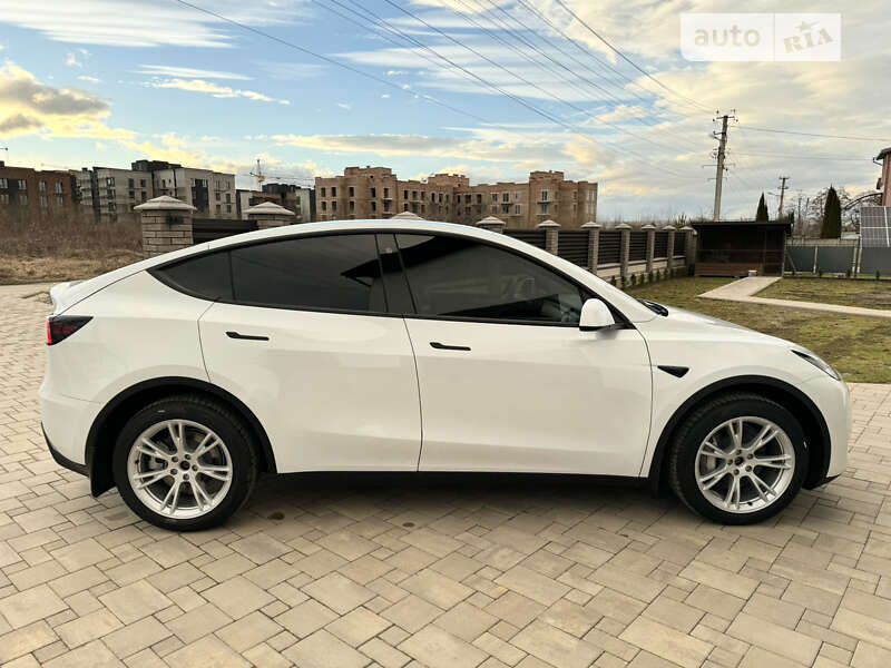 Внедорожник / Кроссовер Tesla Model Y 2023 в Ивано-Франковске