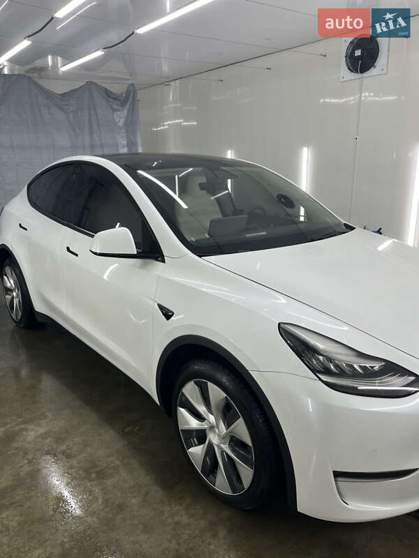 Tesla Model Y 2020