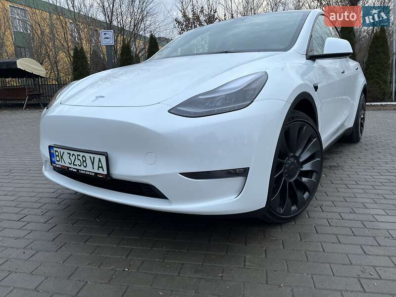 Внедорожник / Кроссовер Tesla Model Y 2023 в Ровно