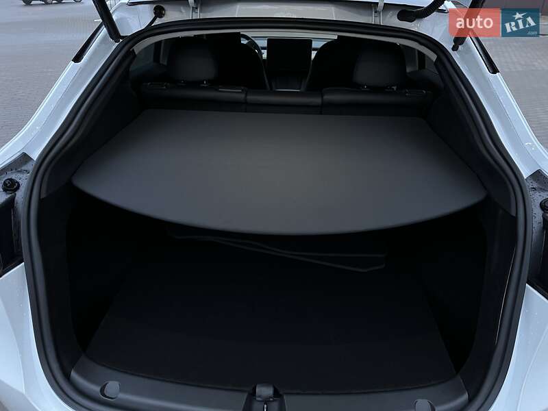 Внедорожник / Кроссовер Tesla Model Y 2023 в Ровно
