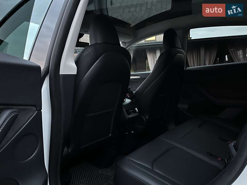 Внедорожник / Кроссовер Tesla Model Y 2023 в Ровно