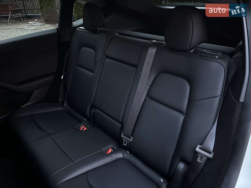 Внедорожник / Кроссовер Tesla Model Y 2023 в Ровно