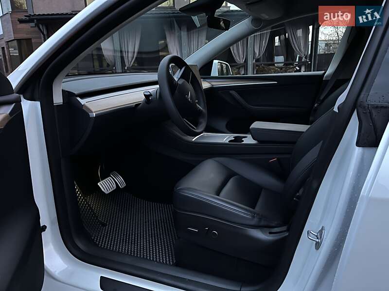 Внедорожник / Кроссовер Tesla Model Y 2023 в Ровно