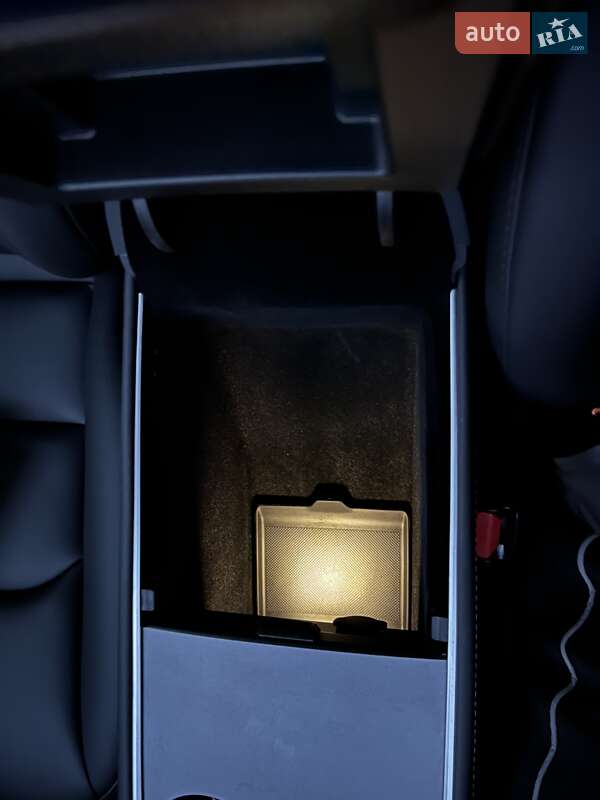 Внедорожник / Кроссовер Tesla Model Y 2023 в Ровно