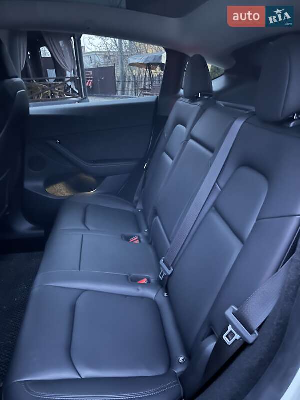 Внедорожник / Кроссовер Tesla Model Y 2023 в Ровно