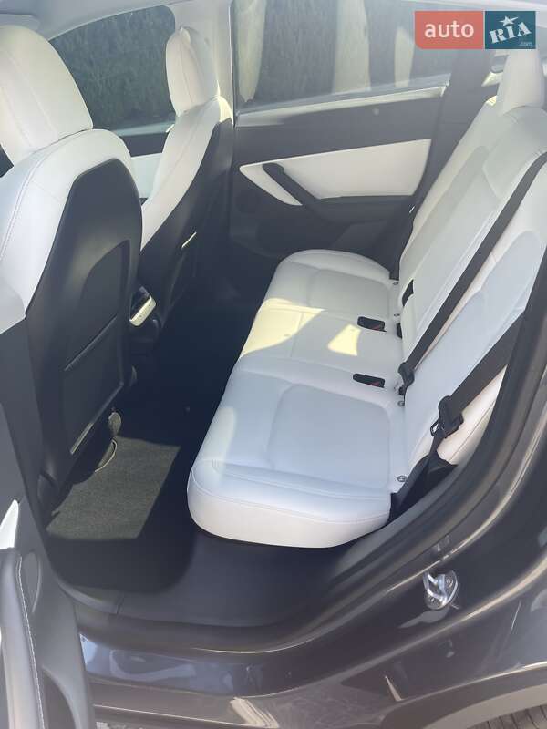 Позашляховик / Кросовер Tesla Model Y 2021 в Дніпрі