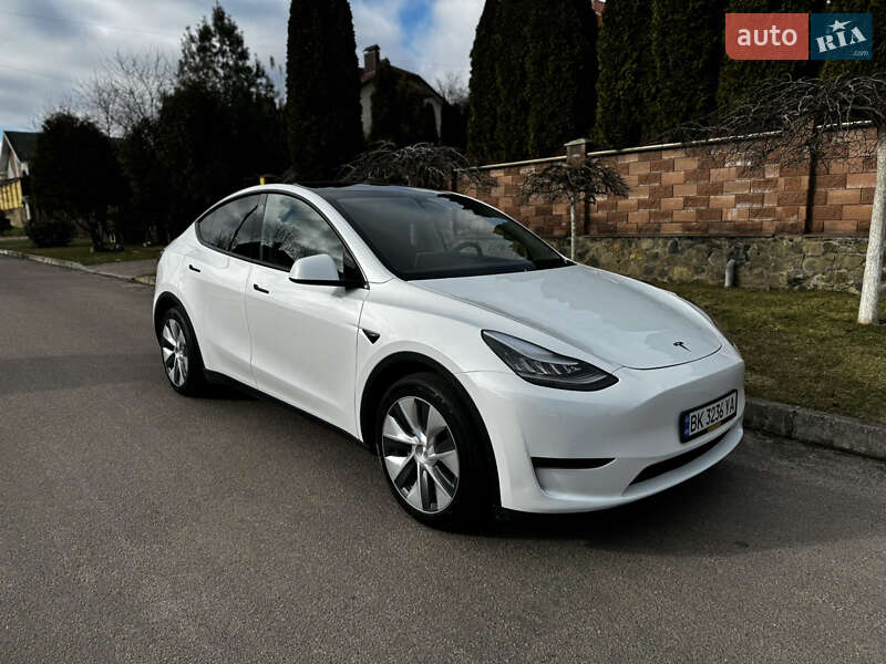 Позашляховик / Кросовер Tesla Model Y 2023 в 