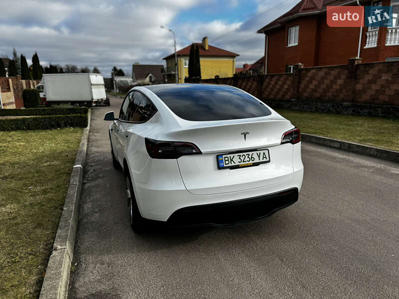 Внедорожник / Кроссовер Tesla Model Y 2023 в Ровно