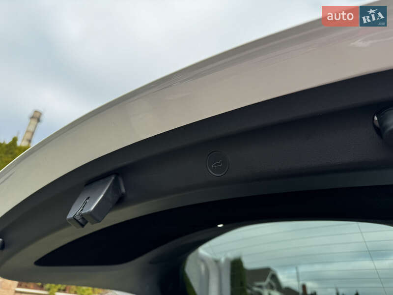 Внедорожник / Кроссовер Tesla Model Y 2023 в Ровно
