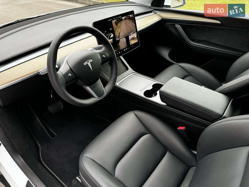 Внедорожник / Кроссовер Tesla Model Y 2023 в Ровно