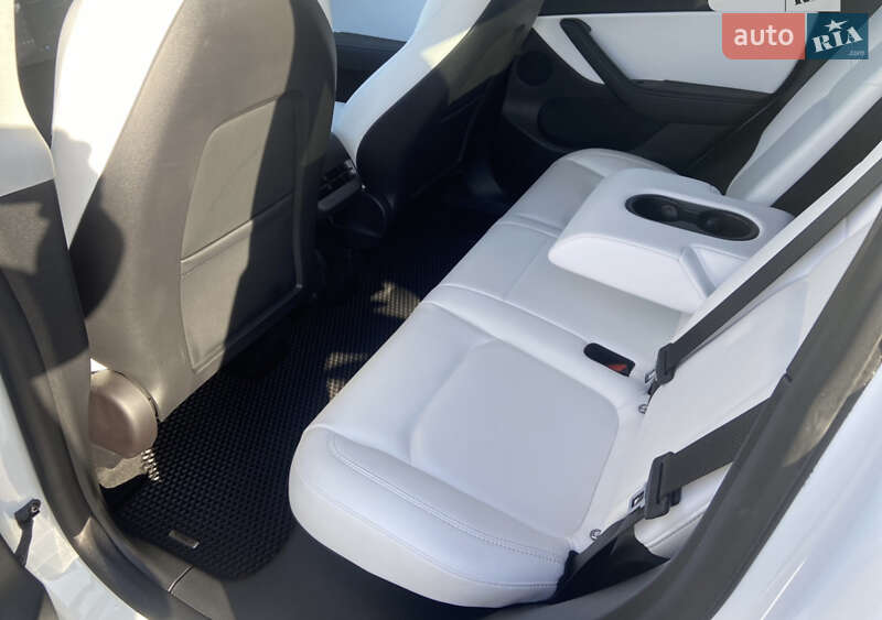Позашляховик / Кросовер Tesla Model Y 2021 в Новомосковську