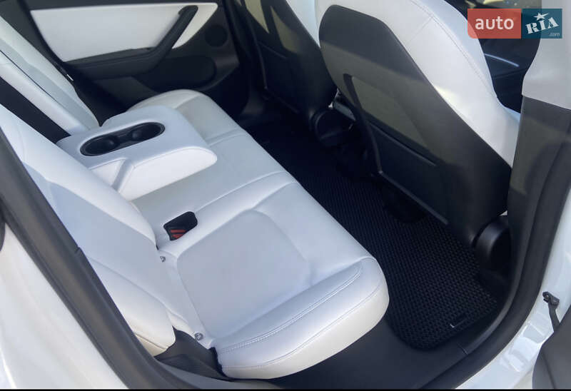Позашляховик / Кросовер Tesla Model Y 2021 в Новомосковську