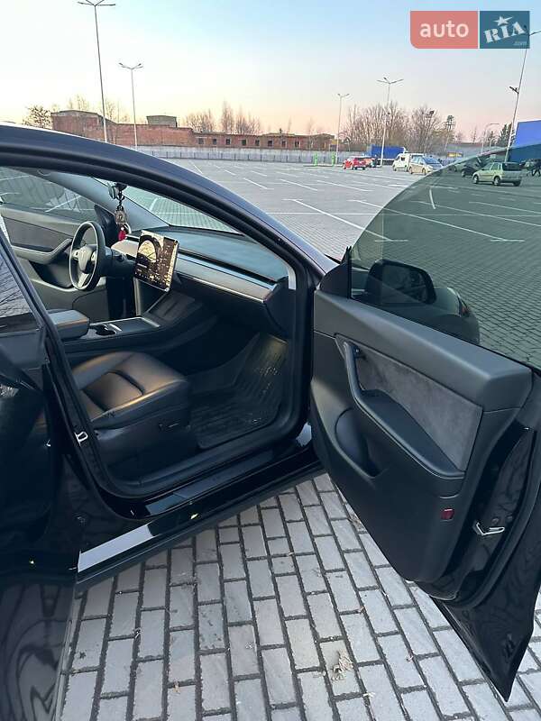 Внедорожник / Кроссовер Tesla Model Y 2021 в Тернополе