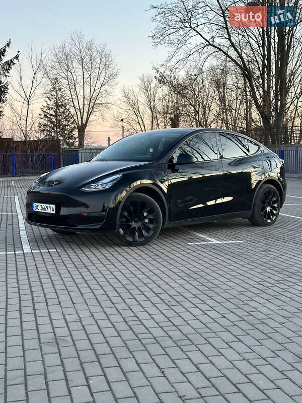 Tesla Model Y 2021