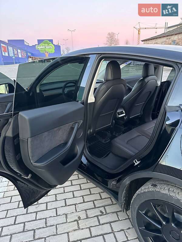 Внедорожник / Кроссовер Tesla Model Y 2021 в Тернополе