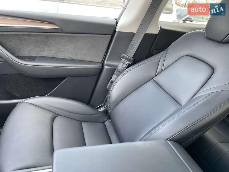 Внедорожник / Кроссовер Tesla Model Y 2023 в Киеве