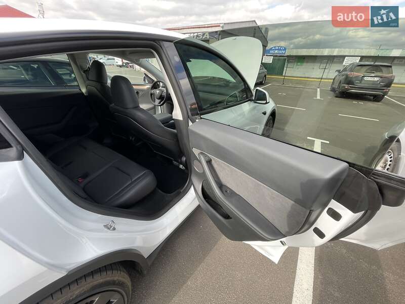 Внедорожник / Кроссовер Tesla Model Y 2023 в Киеве
