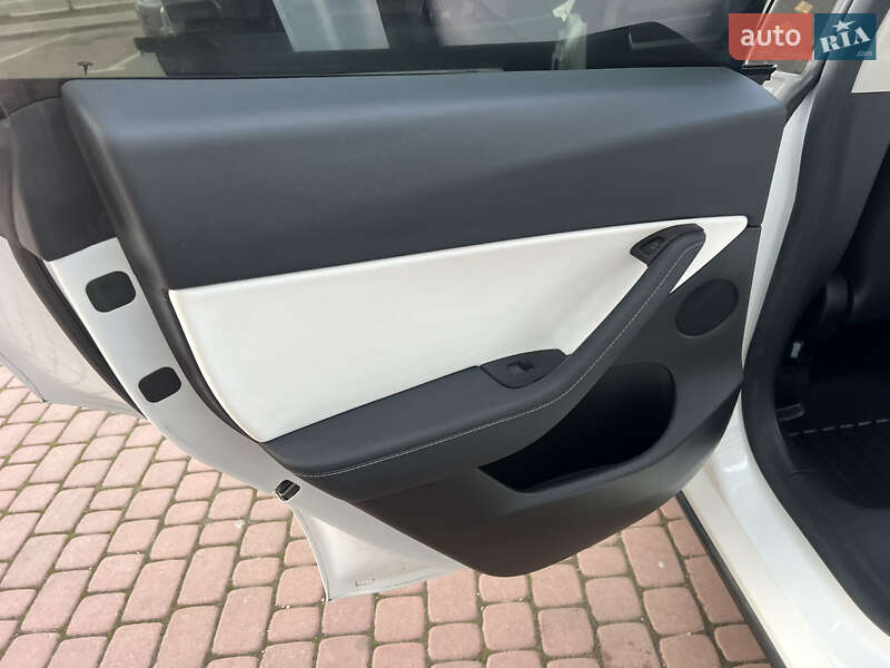 Внедорожник / Кроссовер Tesla Model Y 2022 в Ивано-Франковске
