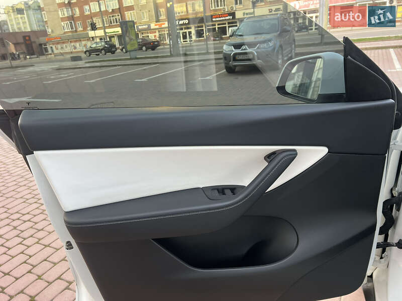 Внедорожник / Кроссовер Tesla Model Y 2022 в Ивано-Франковске