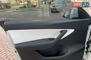 Внедорожник / Кроссовер Tesla Model Y 2022 в 