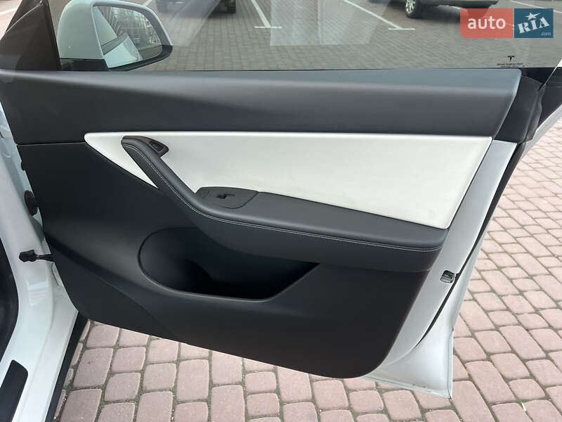Внедорожник / Кроссовер Tesla Model Y 2022 в Ивано-Франковске