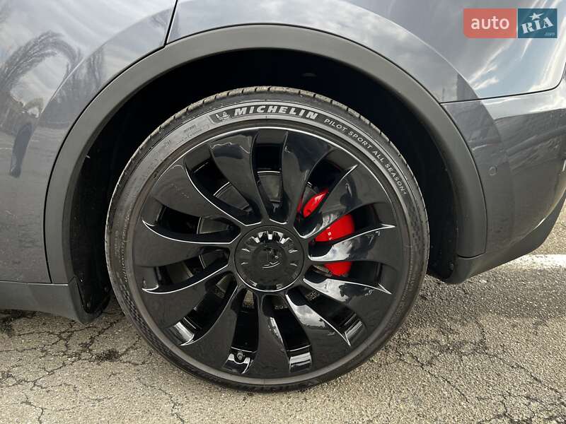 Внедорожник / Кроссовер Tesla Model Y 2022 в Киеве