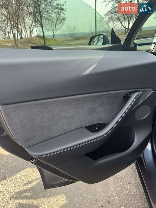 Внедорожник / Кроссовер Tesla Model Y 2021 в Харькове