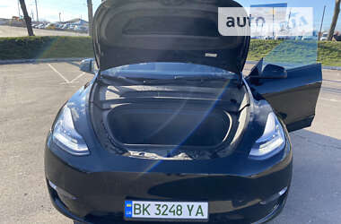 Внедорожник / Кроссовер Tesla Model Y 2022 в Ровно