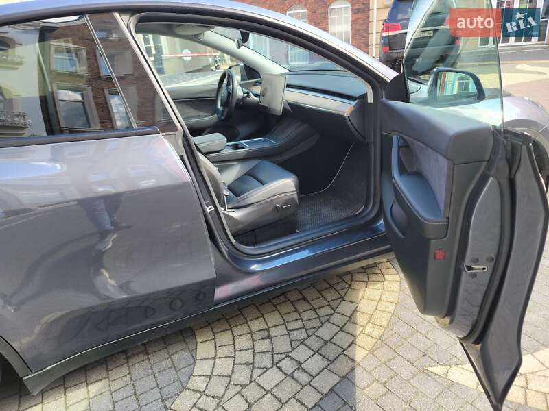 Внедорожник / Кроссовер Tesla Model Y 2021 в Ровно