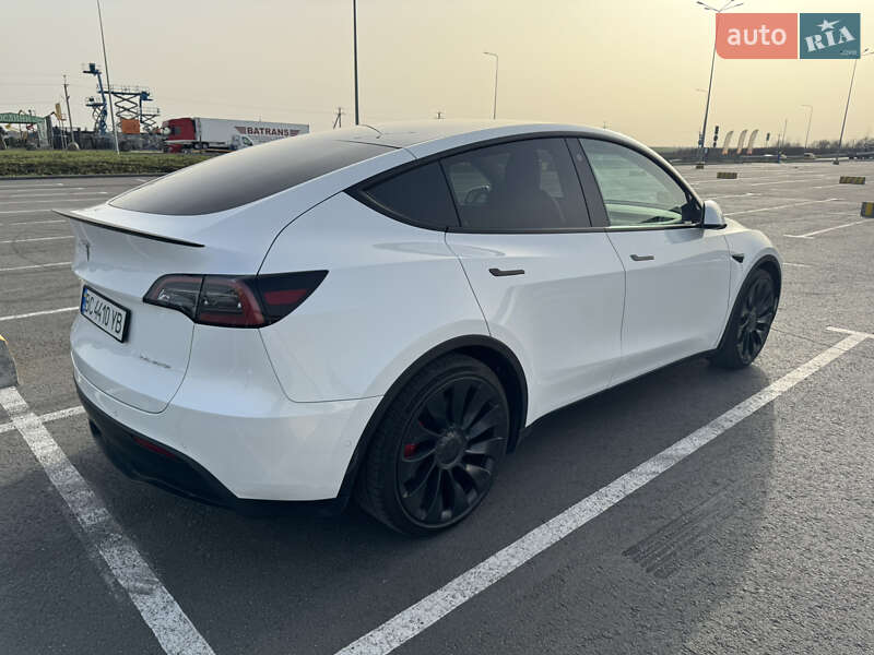 Позашляховик / Кросовер Tesla Model Y 2022 в Львові