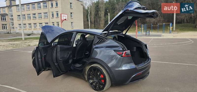 Позашляховик / Кросовер Tesla Model Y 2021 в Харкові