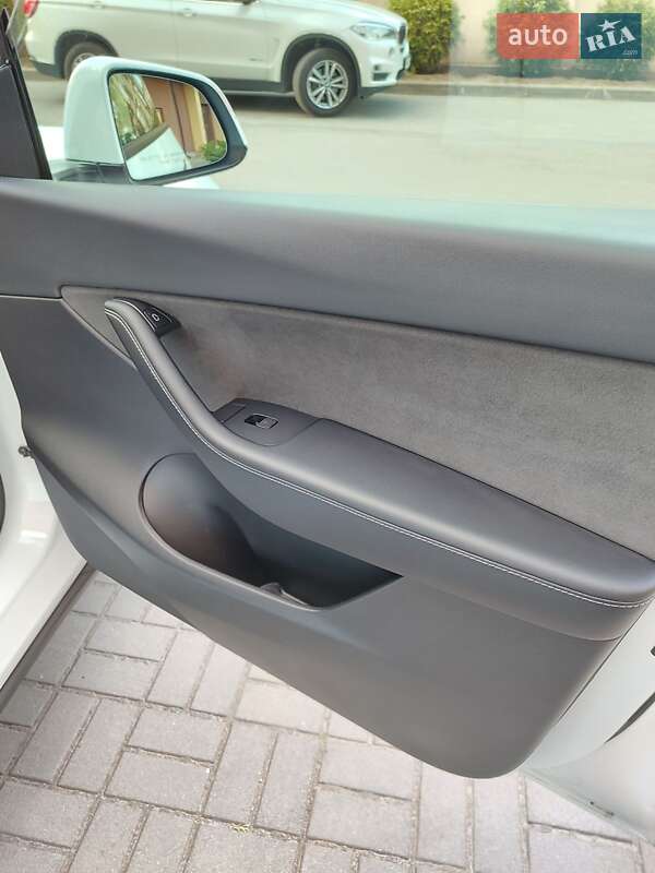 Внедорожник / Кроссовер Tesla Model Y 2022 в Запорожье