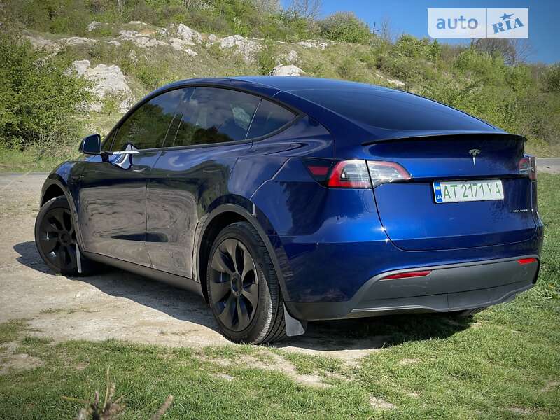 Позашляховик / Кросовер Tesla Model Y 2023 в Івано-Франківську