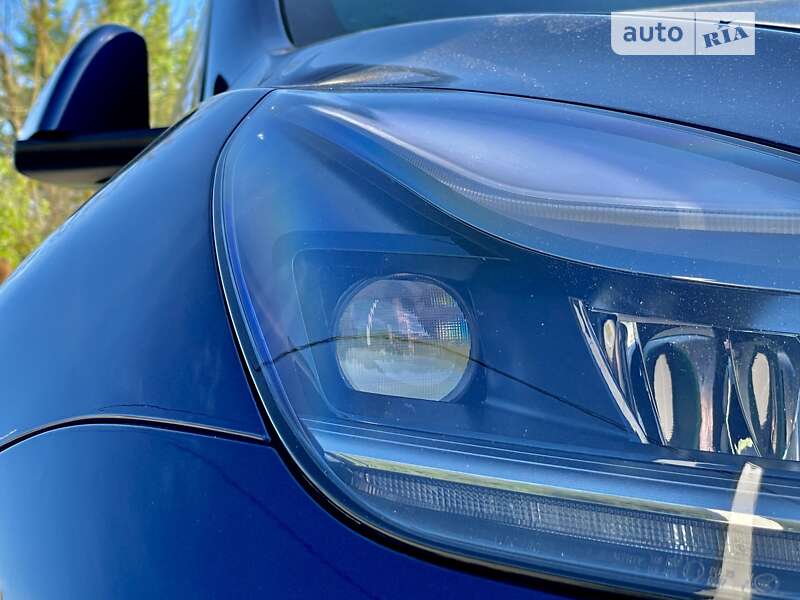 Позашляховик / Кросовер Tesla Model Y 2023 в Івано-Франківську