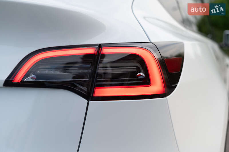 Внедорожник / Кроссовер Tesla Model Y 2023 в Днепре