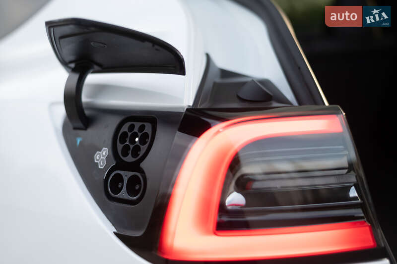 Позашляховик / Кросовер Tesla Model Y 2023 в Дніпрі