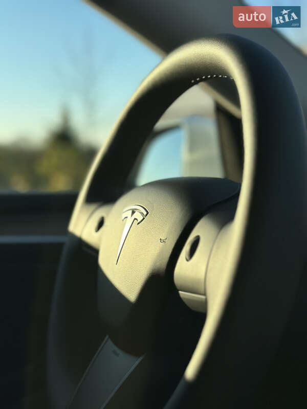 Внедорожник / Кроссовер Tesla Model Y 2022 в Мукачево