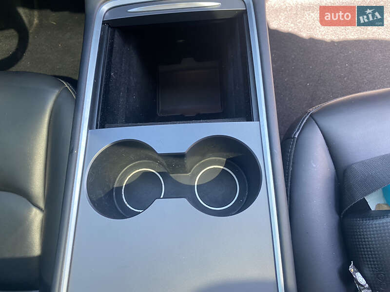 Позашляховик / Кросовер Tesla Model Y 2021 в Києві