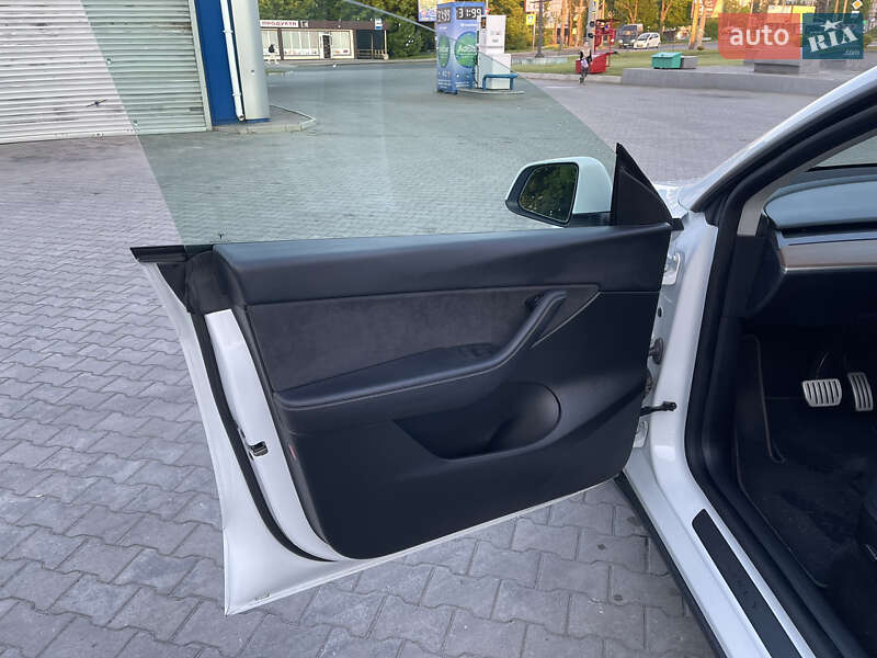 Позашляховик / Кросовер Tesla Model Y 2022 в Хмельницькому