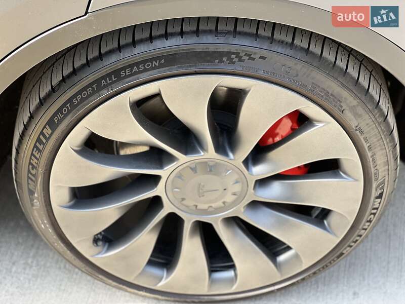 Внедорожник / Кроссовер Tesla Model Y 2022 в Киеве