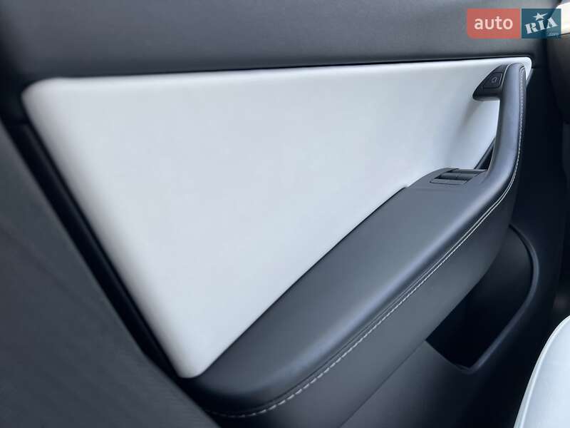 Внедорожник / Кроссовер Tesla Model Y 2022 в Киеве