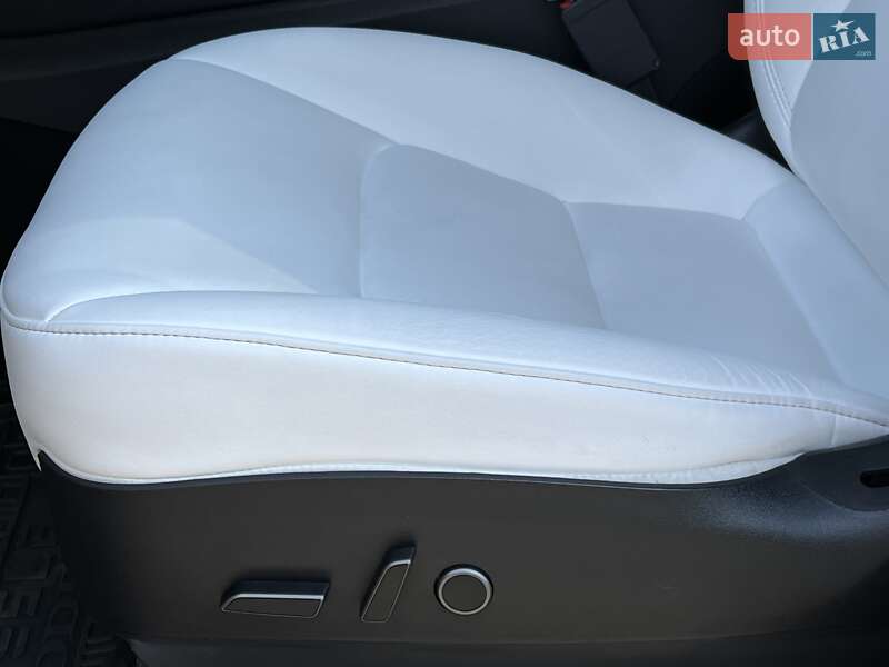 Внедорожник / Кроссовер Tesla Model Y 2022 в Киеве
