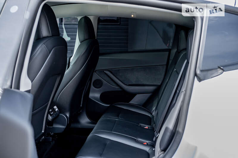 Внедорожник / Кроссовер Tesla Model Y 2022 в Киеве