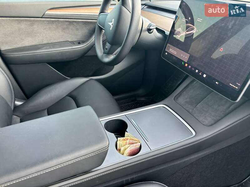 Внедорожник / Кроссовер Tesla Model Y 2023 в Новомосковске