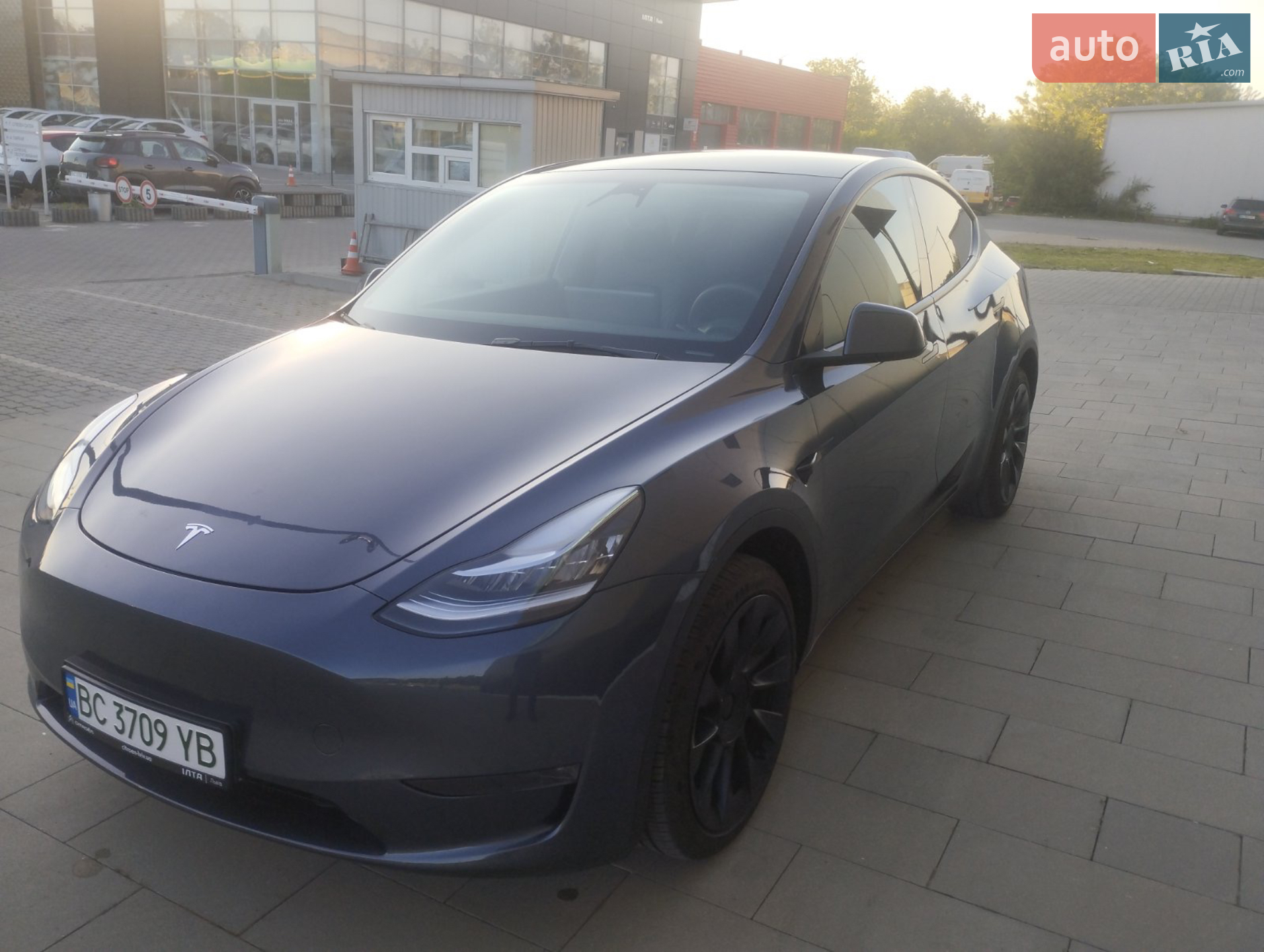 2023 Tesla Model Y - мініатюра 3