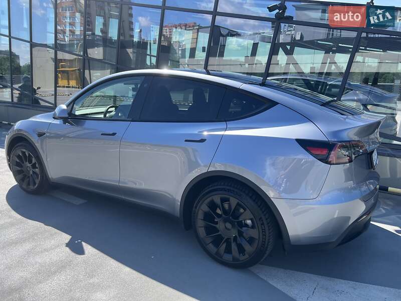 Внедорожник / Кроссовер Tesla Model Y 2023 в Киеве