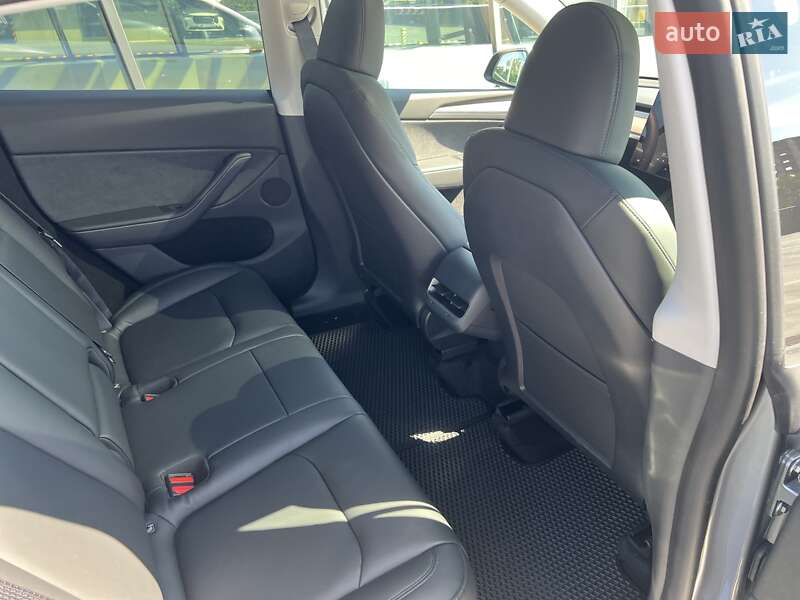 Внедорожник / Кроссовер Tesla Model Y 2023 в Киеве