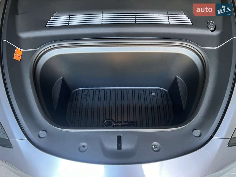 Внедорожник / Кроссовер Tesla Model Y 2023 в Киеве