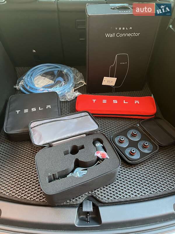 Внедорожник / Кроссовер Tesla Model Y 2023 в Киеве