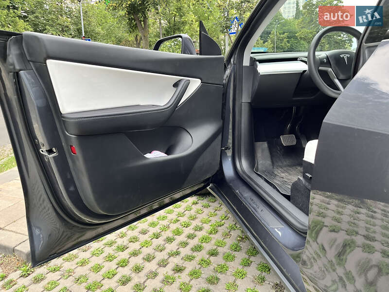 Внедорожник / Кроссовер Tesla Model Y 2021 в Киеве